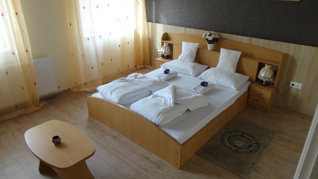 Hotel Centrum Сегед Екстериор снимка