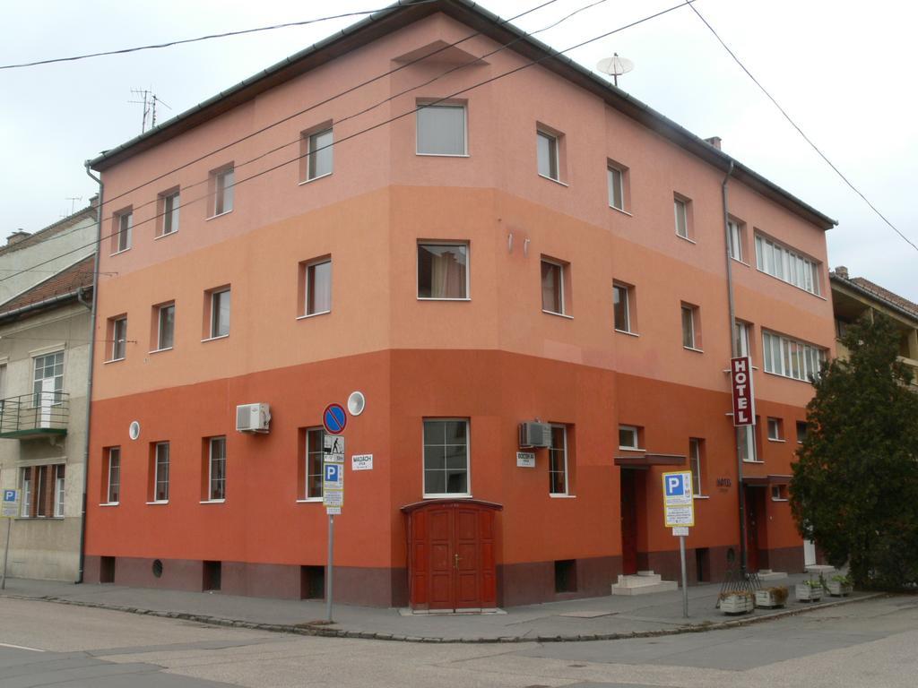 Hotel Centrum Сегед Екстериор снимка